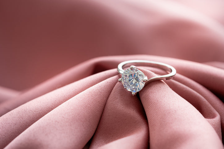 Why More Women Are Choosing Simple Engagement Rings